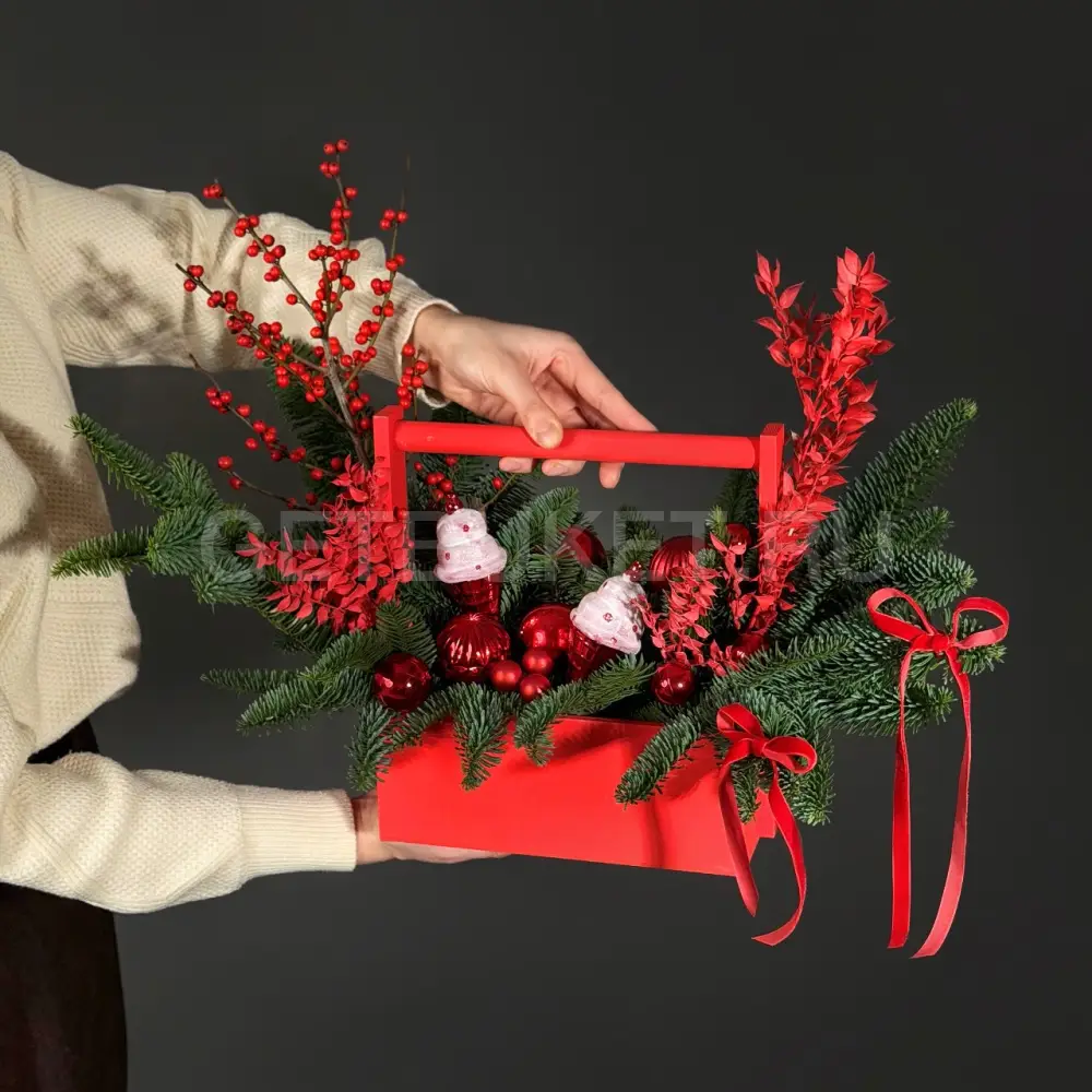 223012 Зимняя композиция "Красное мороженое"