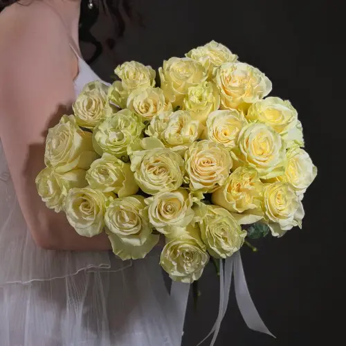 Букет из 25 белых роз