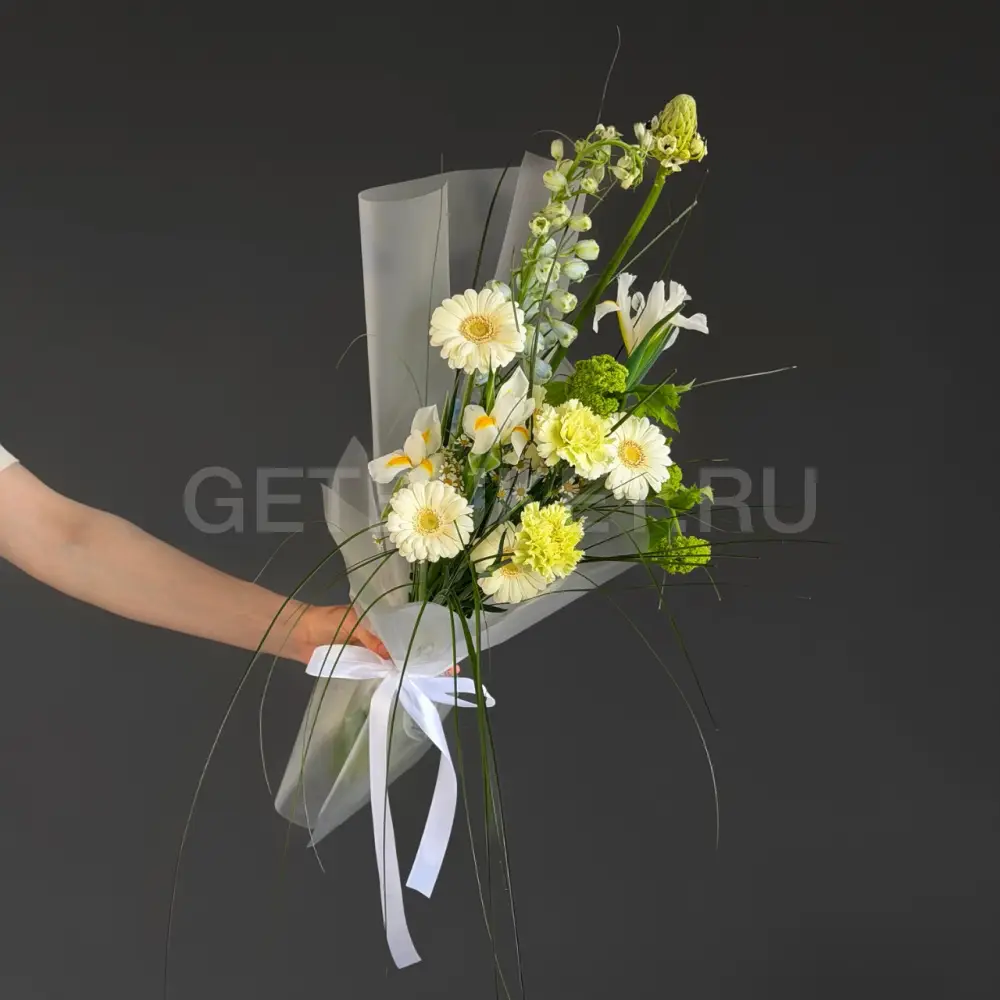 240505 Букет из гербер, ирисов и берграсса 