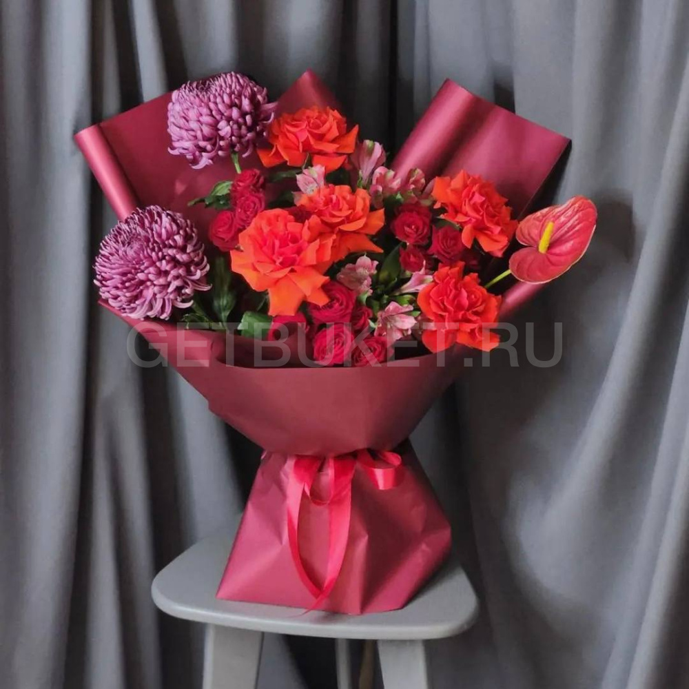 246960 Алый букет из красных роз, антуриума и хризантем