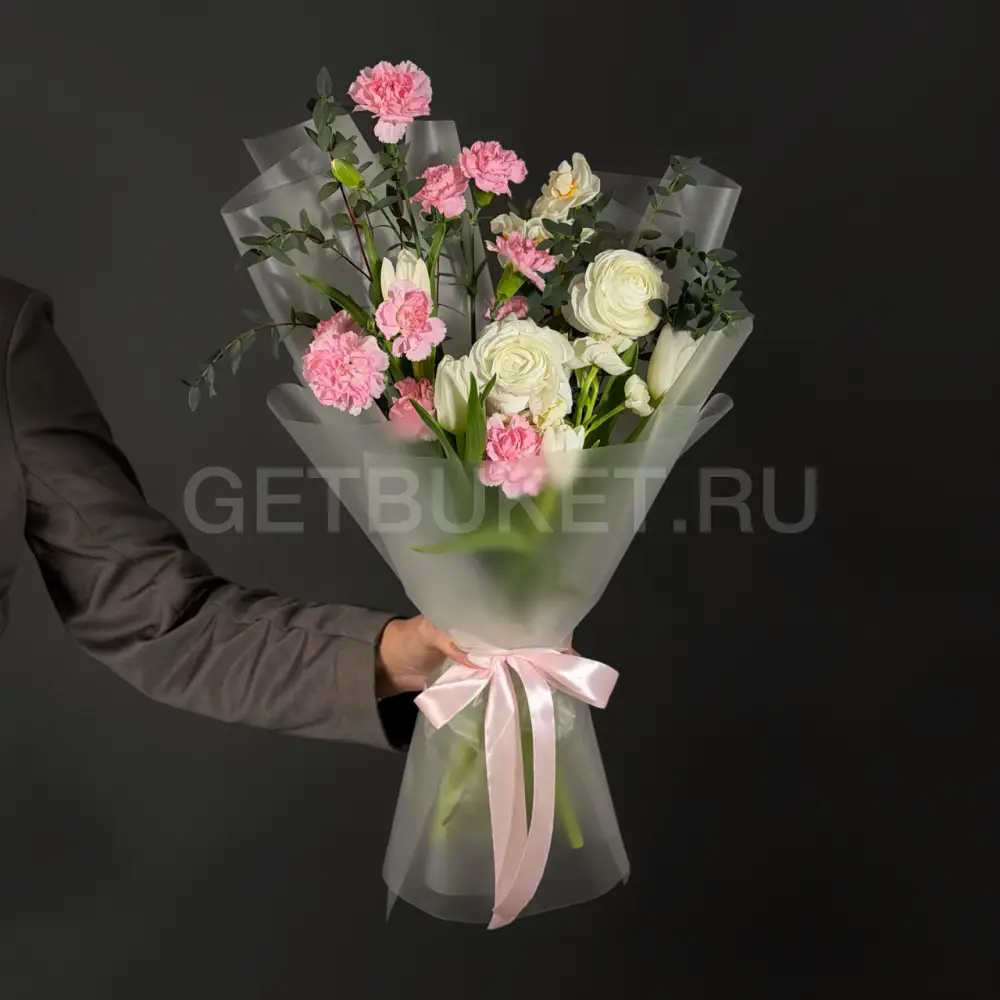 225121 Букет из ранункулюсов с тюльпаном и нарциссом