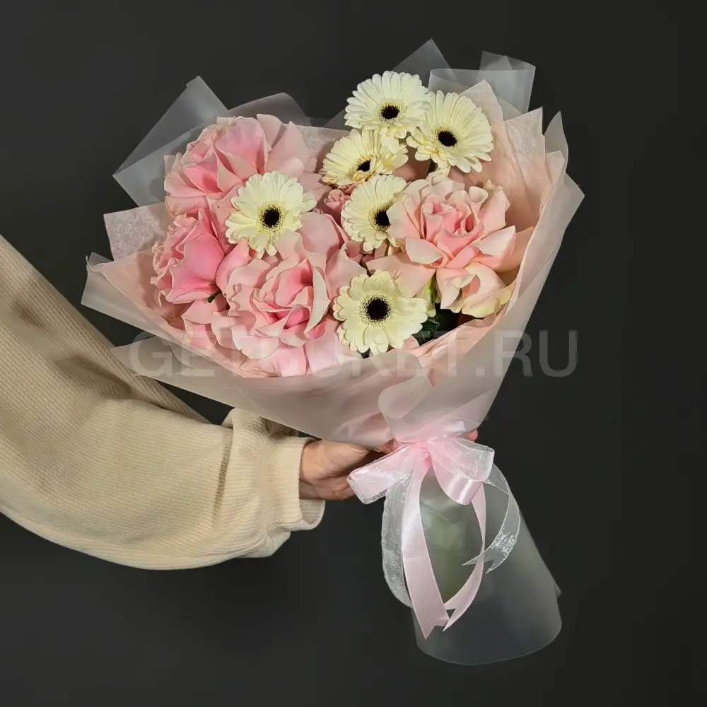 222935 Букет из роз и гербер мини