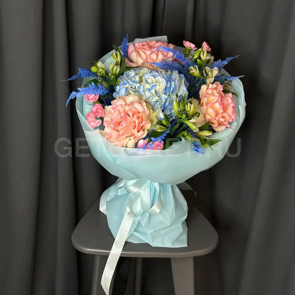 233265 Букет из гортензии, альстромерии и гвоздики 