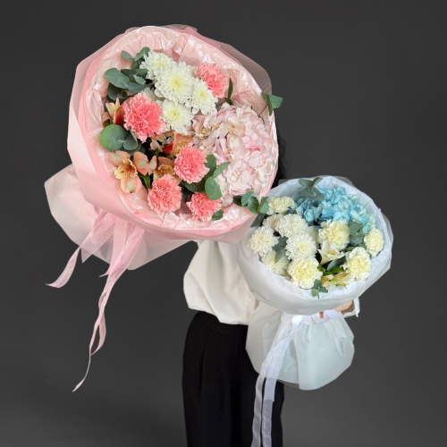 Букет с гвоздиками, альстромерией и розовой гортензии