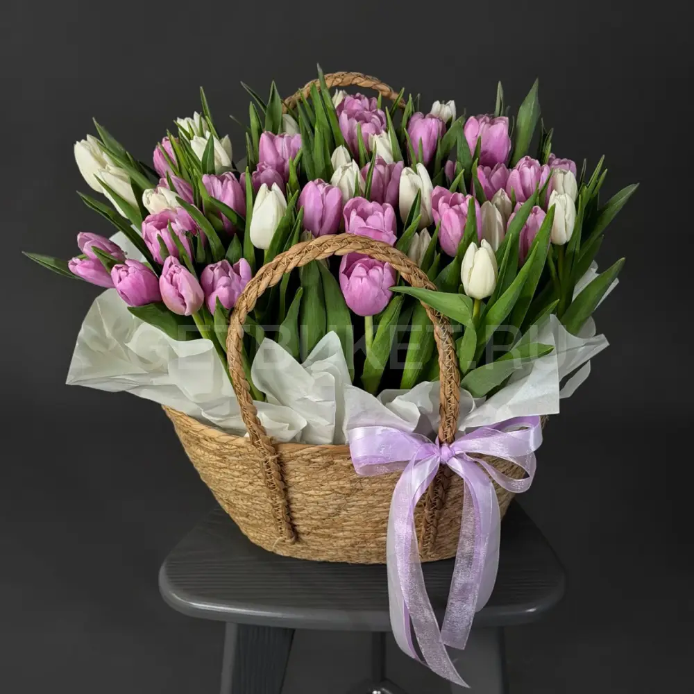 225120 Корзина тюльпанов