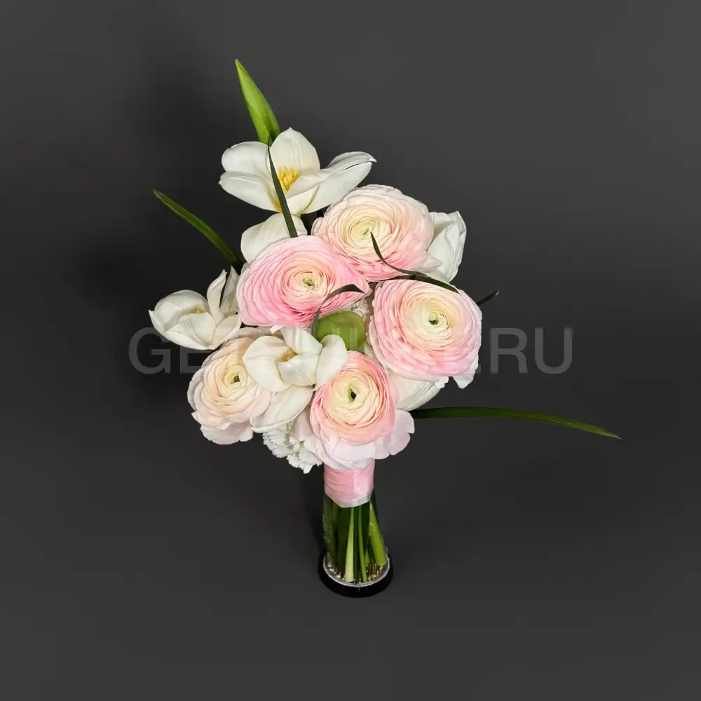 228871 Букет невесты из тюльпанов, ранункулюсов и гвоздик