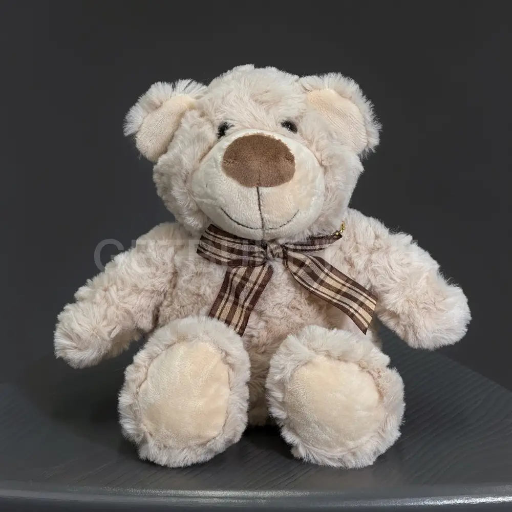 223076 Мишка Релана кремовый с коричневой ленточкой в клетку 