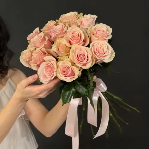 Букет из 15 нежно-розовых роз