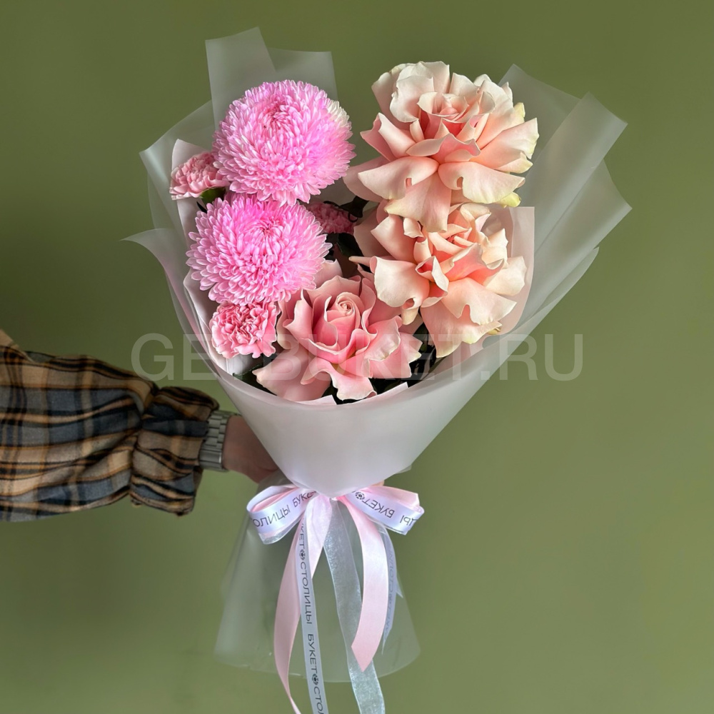 246396 Букет из розовых роз и хризантем 