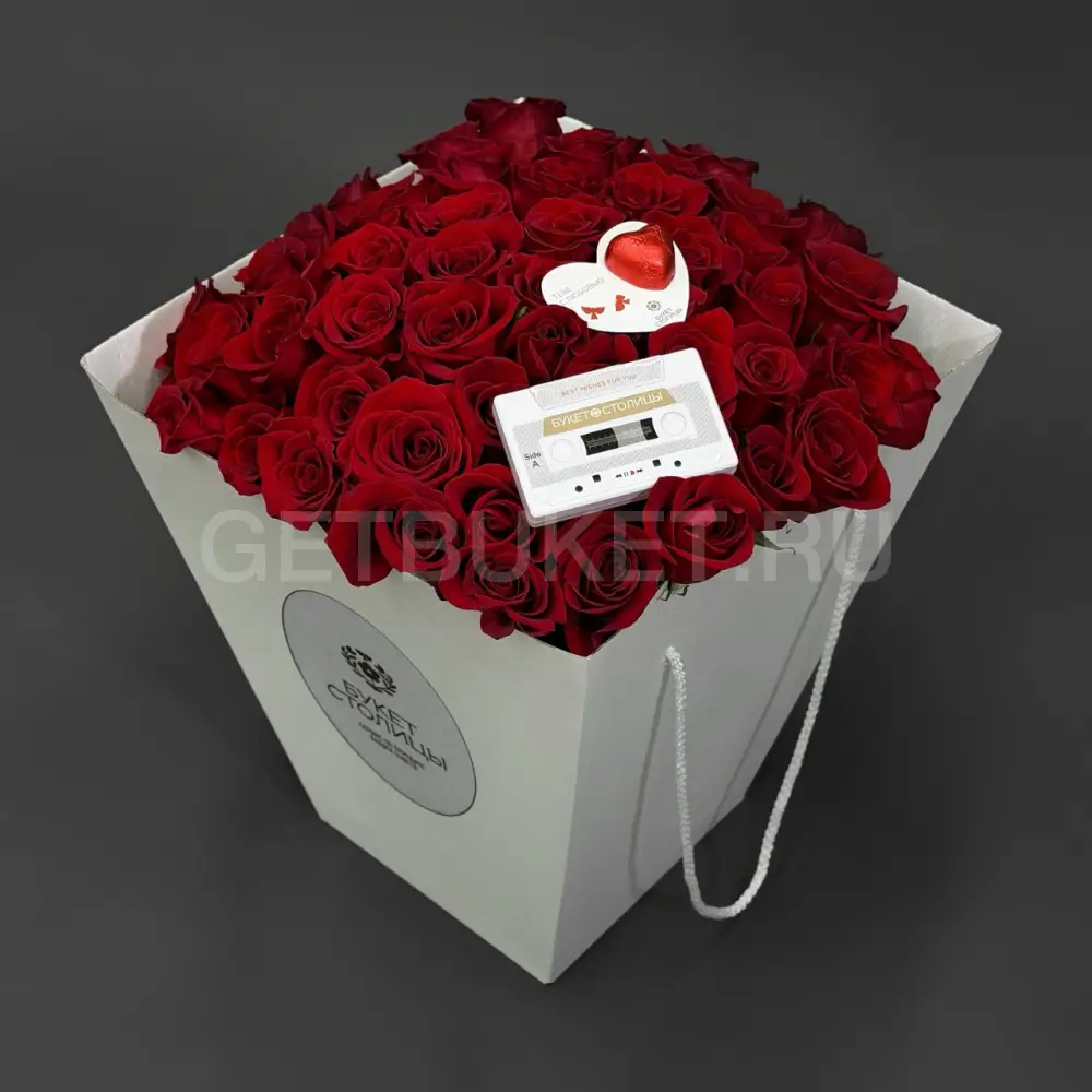 224410 Букет из 51 розы с валентинкой и аудиокассетой 