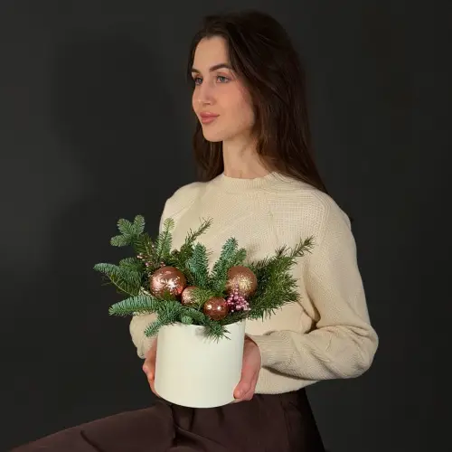 Зимняя композиция "Елочный шарик"