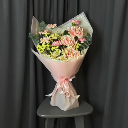 Букет из роз, альстромерий и гербер 