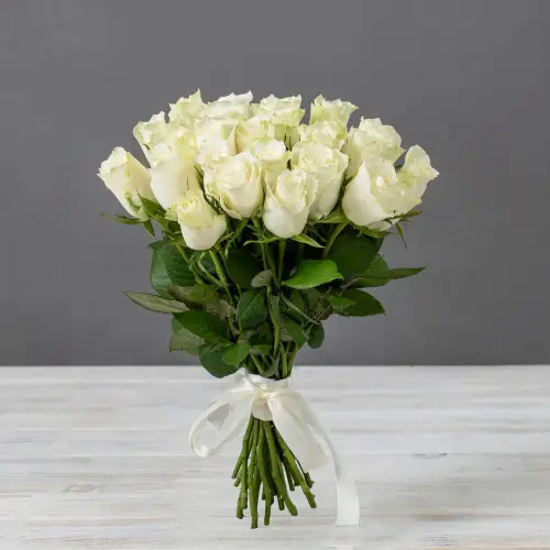 Букет из 25 белых кенийских роз