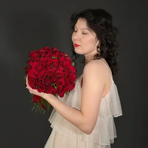 Букет из 51 красной кенийской розы