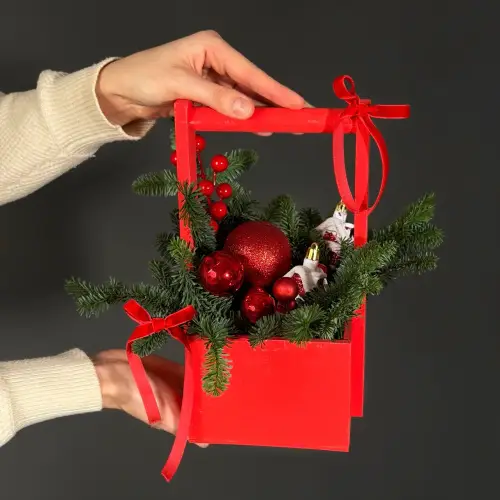 Зимняя композиция "Красный домик"