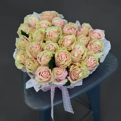 Нежная композиция из роз с любовью