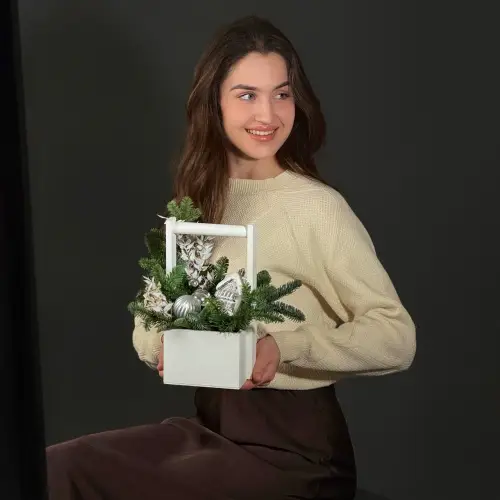 Зимняя композиция "Елочный домик"