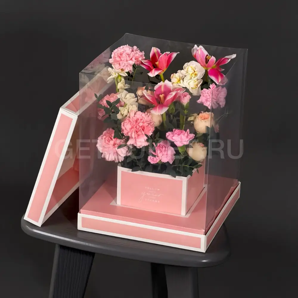 225172 Цветочная композиция из гвоздик, нарциссов и тюльпанов в коробке