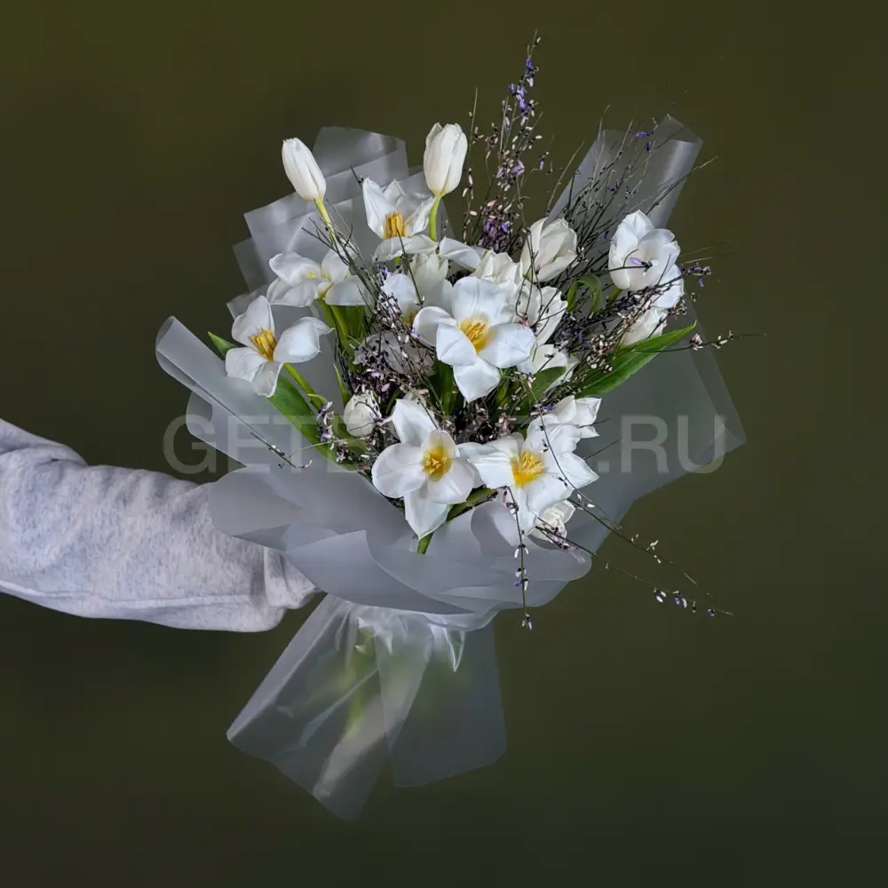 225798 Букет из тюльпанов с генистой