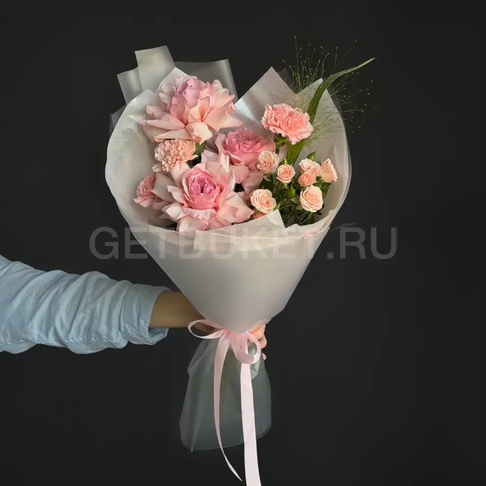 235283 Букет из роз с паникумом