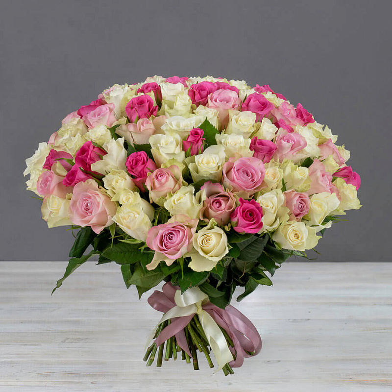 Разноцветные розы в Казани — яркий букет для особенного настроения